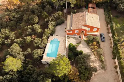 Image de Spacious, modern villa atop hill - complete privacy and pool