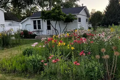Image de Flower Field Cottage Near Geneva Lake