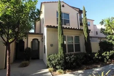 Image de 3-bedroom condo in charming Irvine with Ac, WiFi. Live the California dream