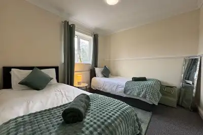 Image de Olive House Long Stay Discounts Sleeps 8 Parking