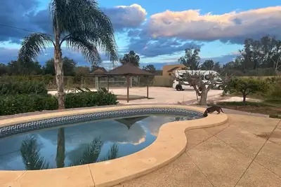 Image de Maison de campagne \"Al Lado Del Río\" avec piscine privée, Wi-Fi et climatisation