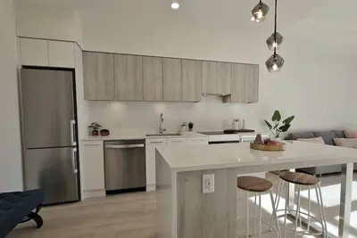 Image de Lakefront New Condo with Large Patio