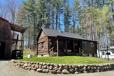 Image de 3-bedroom cabin, peaceful getaway, Woodgate with WiFi, Start your getaway