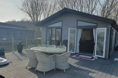 Image de Routh 2-Bed Luxury Lodge, Hot Tub & Lake View