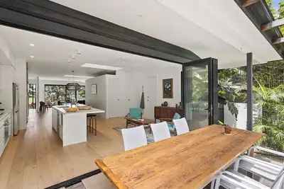 Image de Casa 'ConnWilli’ @ Thirroul Beach - Directly opposite Thirroul Beach Reserve