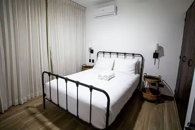 Image de Appartement de 2 chambres avec piscine, Tv, internet