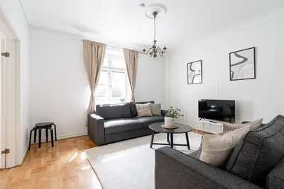 Image de Historical 2br Apt with Sauna & Great Location