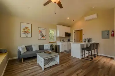 Image de Yosemite Themed 1 Bed, Fire Pit, Washer & Dryer