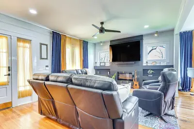 Image de Walk to Amphitheater: Birmingham Retreat w/ Games