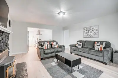 Image de 4 Mi to San Joaquin River: Remodeled Home w/ Patio