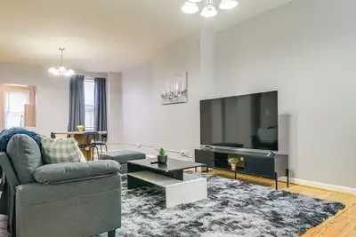 Image de 4 Mi to Inner Harbor & Jhu: Baltimore Townhome!