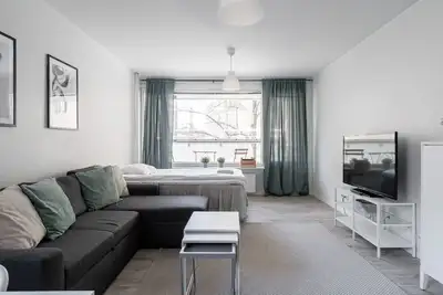 Image de Spacious Downtown Apt with Balcony that Hosts 10