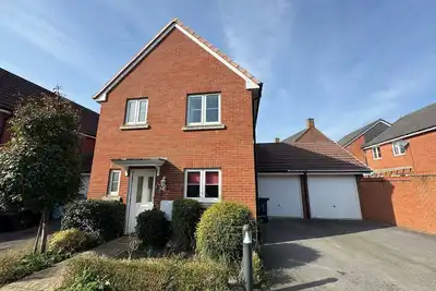 Image de Hanwell House Sn25 Long Stays Sleep 5 Free Parking