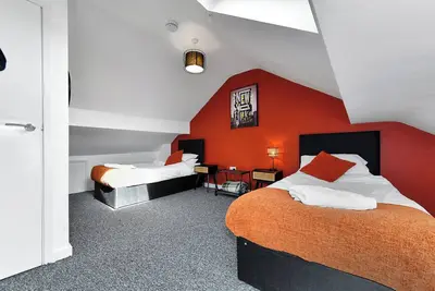 Image de Convenient 2-Bed Apt for Families & Professionals