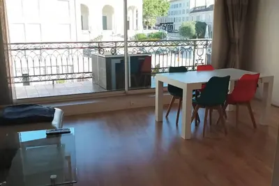 Image de Charme et confort au cœur de la ville - Appartement T4 meublé