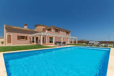 Image de Villa pittoresque à Sa Pobla avec piscine privée