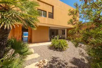 Image de Maison de vacances moderne avec piscine