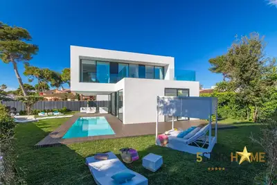 Image de Villa en bord de mer à Pau avec piscine