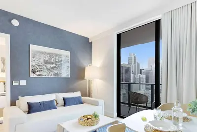 Image de 2br Complete Apt w/ Gym, Pool & Balcony