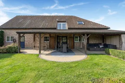 Image de Ferme comprenant studio avec jardin