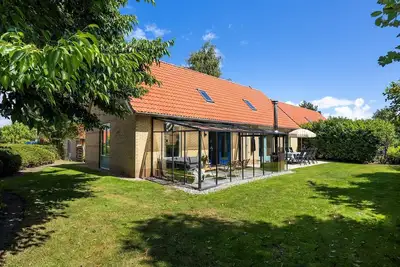 Image de Villa à Andijk avec jardin ensoleillé