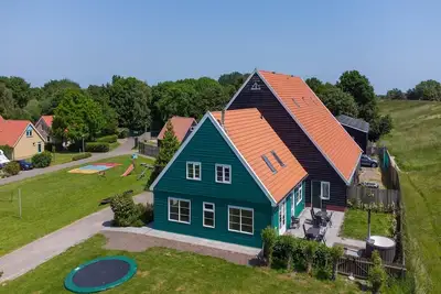 Image de Villa à Andijk avec Jacuzzi et Jardin