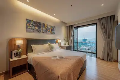 Image de Spacious 7-bedroom Apartment in Dist 1, Central Location, Pool & Gym, Zenity