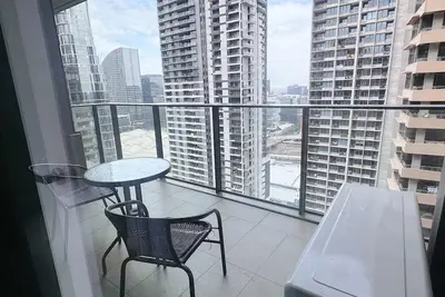 Image de A Chic 2br Apt Across from Southern Cross Station