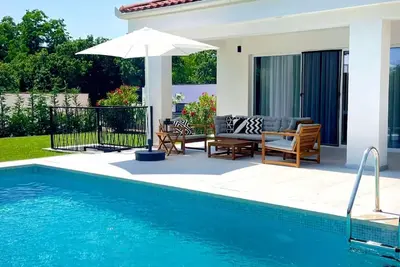 Image de Maison de vacances Nedescina pour 1 - 8 personnes avec 3 chambres à coucher - Maison de vacances