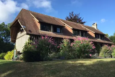 Image de Maison avec piscine tennis au milieu de 5 hectares à 20 minutes de Deauville