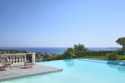 Image de Villa néo-provençale, Domaine du Golf Ste. Maxime, superbe vue mer panoramique