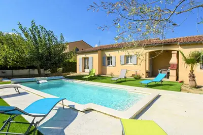 Image de Villa agréable près d'Avignon avec piscine privative et WiFi