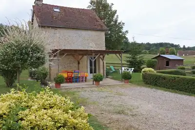 Image de Maison rénovée en forêt avec jardin, animaux admis, WiFi