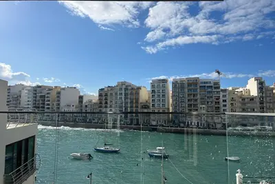 Image de Overlooking Spinola Bay in St Julian's