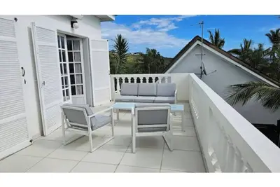 Image de Villa avec jardin tropical, piscine et vue mer