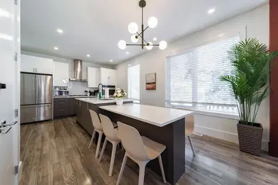 Image de Chic Hideaway-King Bed-Fireplace-Dt/Wem-Garage