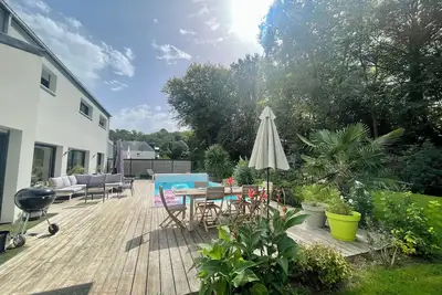 Image de Maison familiale avec piscine, 10 minutes de l’océan!