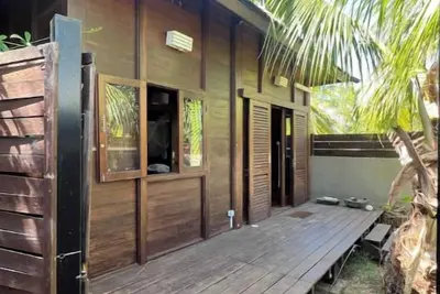 Image de Chalet en bois avec Spa et jardin, proche du lagon