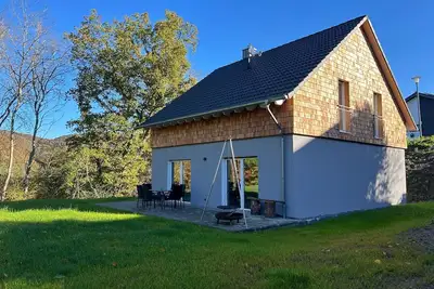Image de Vacation home Haselnuss in the middle of the Eifel for 6 persons + 2 dogs incl. garden