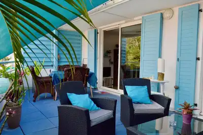 Image de T2 Bleu Cyann 3* Hyper centre 2 pas du lagon