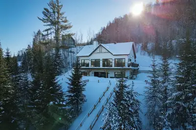 Image de Spa, Billard, Accès au lac | Le Chalet Saint-Cerf