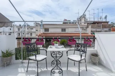 Image de Athens cozy Gem 2br Balcony Apartment-10 min to Acropolis by subway