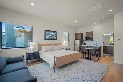 Image de Peaceful Forest Stay with Access to Forest House