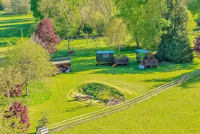 Image de Shepherd's Hut at Hilltop Farm