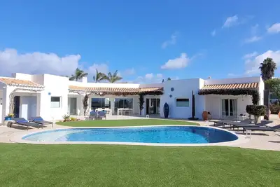 Image de Charming Villa with Pool & Scenic Garden