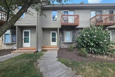 Image de Wisp Retreat | 2br + Loft w/ Hot Tub & Fireplace