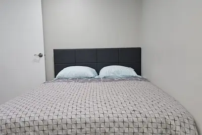 Image de Charming and exclusive 2-bedroom basement in Winnipeg with WiFi, Ac