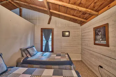 Image de Vincent Lake Cabin #1