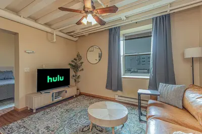 Image de Downtown I Keyless Entry I Smart Tv I Free Parking I King Bed