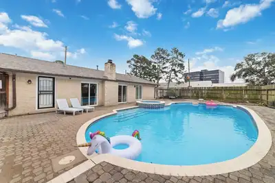 Image de 🏡Entire Home - 3br2ba - Near Iah - Local Attractions - Private Pool